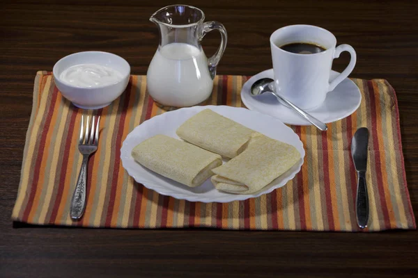 Naleśnik Kawa Naleśniki Kwaśną Śmietaną Śniadanie — Zdjęcie stockowe