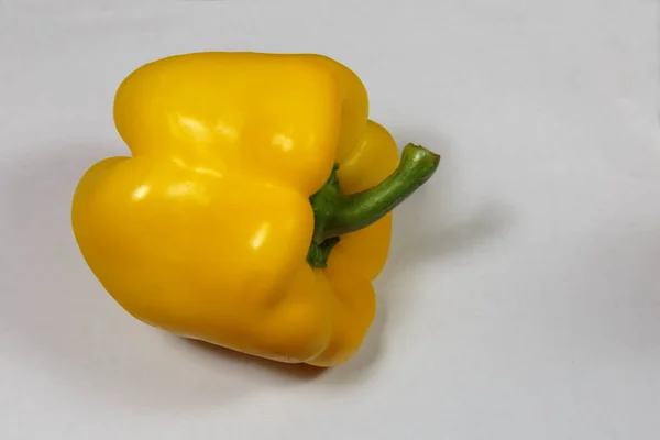 Ακατέργαστο Βιολογικό Bell Pepper Έτοιμο Προς Χρήση Απομονωμένο Λευκό Έννοια — Φωτογραφία Αρχείου