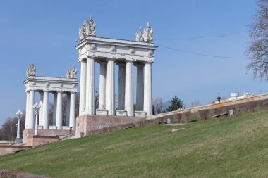 Volgograd, Rusya, merkez setin mimari topluluğu, bahar sabahının erken saatlerinde.