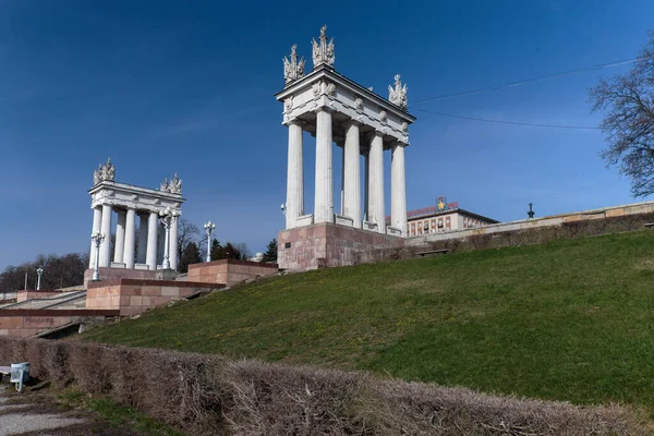 Volgograd, Rusya, merkez setin mimari topluluğu, bahar sabahının erken saatlerinde.