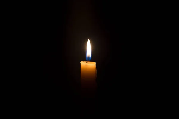 Kerzenflamme Nahaufnahme Isoliert Auf Schwarz Abstrakter Hintergrund — Stockfoto