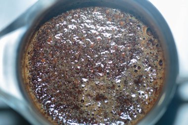 Doğal köpüklü Türk kahvesi. Sanat geçmişi kavramı.