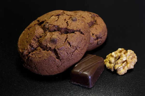 Biscuits Chocolat Pièces Chocolat Sur Fond Sombre — Photo