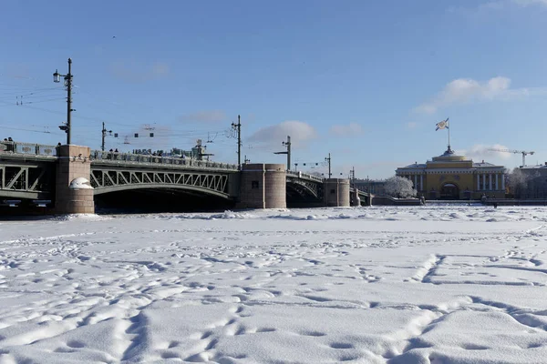 View Palace Bridge Admiralty Embankment Frozen Neva Winter View Saint — Stock Photo, Image