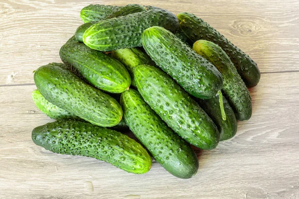 Haufen Frischer Gurken Vom Bauernmarkt — Stockfoto