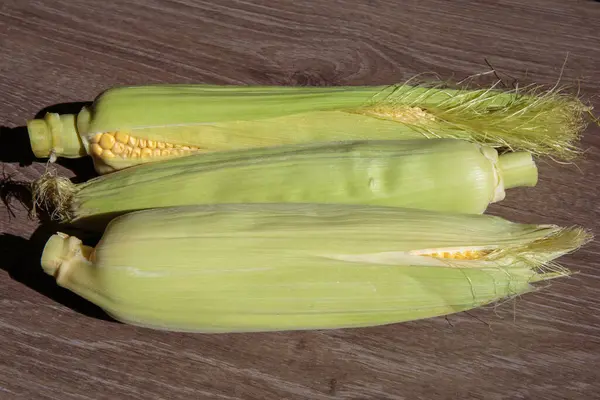 Frische Grüne Maiskolben Mais Als Konzept Einer Veganen Ernährung — Stockfoto