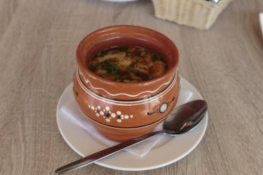 Kil tencerede balık çorbası.