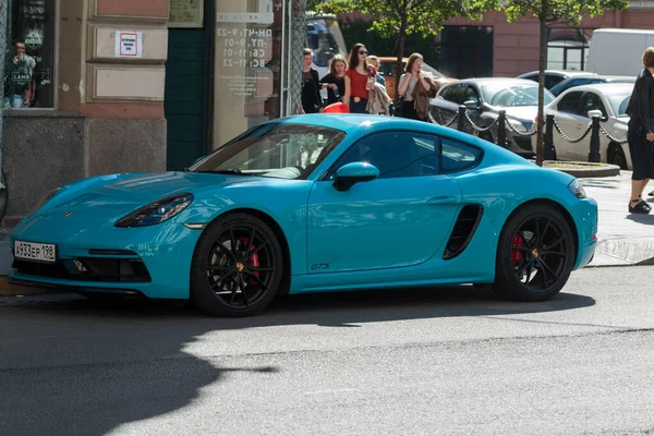 Aziz Peter Burgusu, Rusya, Mayıs 24, 2018. Şehir caddesinde spor araba..