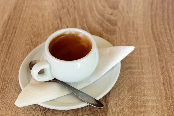 Café Preto Uma Taça Branca Mesa Madeira Intervalo Negócios — Fotografia de Stock