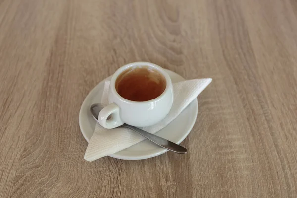 Svart Kaffe Vit Kopp Träbordet Affärsavbrott — Stockfoto