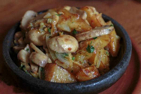 Pfanne Mit Kartoffeln Und Champignons Frittiertes Gemüse Veganes Essen Stockfoto