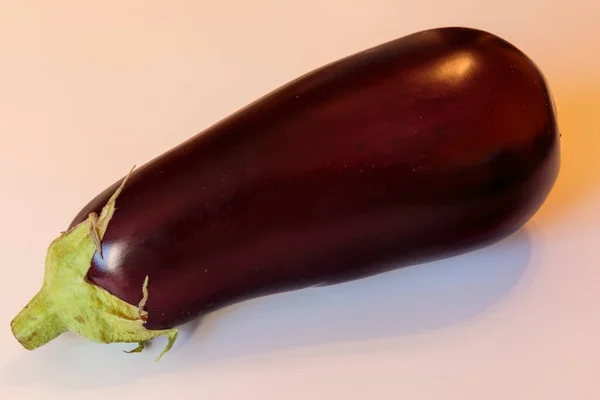 Aubergines Sur Fond Blanc Alimentation Végétalienne — Photo