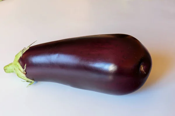 Aubergines Sur Fond Blanc Alimentation Végétalienne — Photo