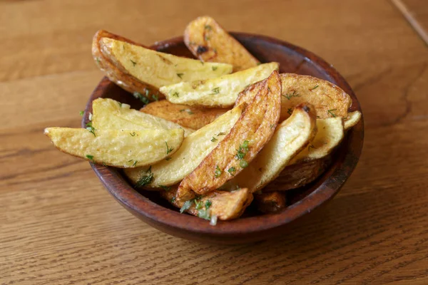 Sıcak leziz kızarmış patates dilimleri, Amerikan yemeği kültürü..