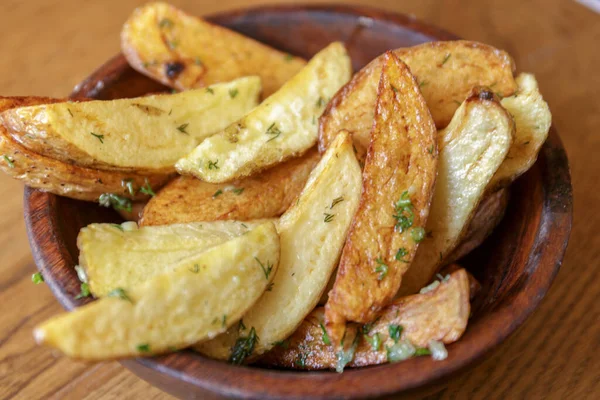 Sıcak leziz kızarmış patates dilimleri, Amerikan yemeği kültürü..