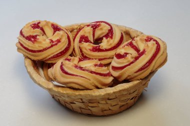 Lezzetli çilekli kurabiyeler.