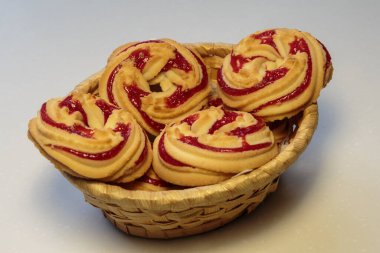 Lezzetli çilekli kurabiyeler.