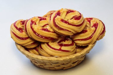 Lezzetli çilekli kurabiyeler.