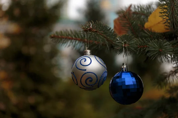 Kristallen Ballen Een Kerstboom — Stockfoto
