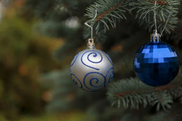 Kristallen Ballen Een Kerstboom — Stockfoto