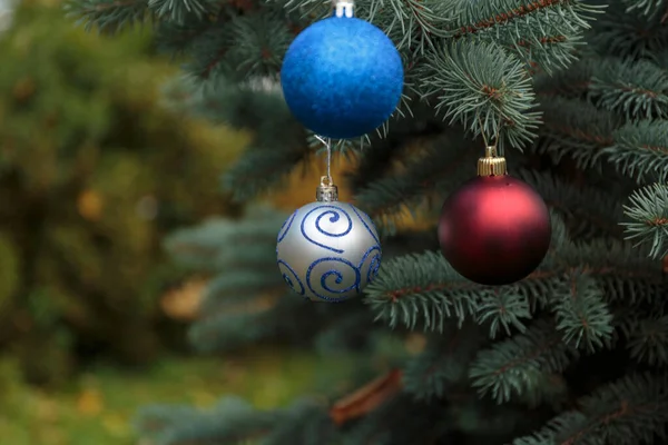 Kristallen Ballen Een Kerstboom — Stockfoto