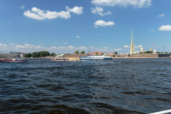 Pleasure Boats Tourists Float Rivers Channels Historical Central Saint Petersburg — Stock Photo, Image