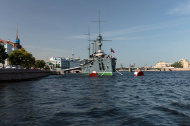 Aurora Kruvazörü, tarihi askeri gemi, şimdi de askeri müze..