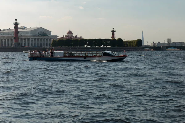 Saint Petersburg Russia August 2018 Pleasure Boats Tourists Float Rivers — Stock Photo, Image