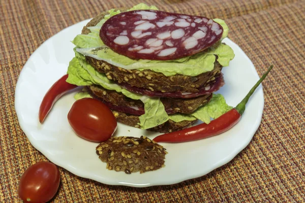 Tütsülenmiş sosisli sandviç.. 