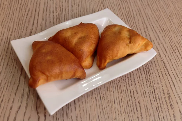 Etli sıcak turtalar, geleneksel İngiliz aperatifleri..