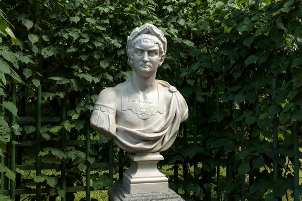Statue Des Sommergartens Römischer Kaiser Nero Kopieren Alter Öffentlicher Park lizenzfreie Stockfotos