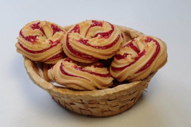 Lezzetli çilekli kurabiyeler.