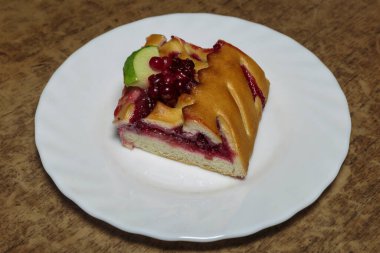 Elmalı ve meyveli turta..