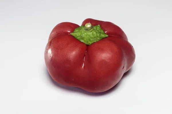 Rote Süße Retunda Paprika Wassertropfen Auf Weißem Hintergrund Veganes Essen — Stockfoto