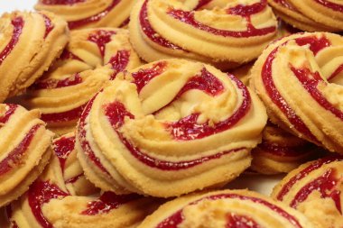 Çilek reçelli kurabiyeler, çilekli kurabiye, yakın plan..