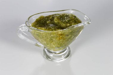 Cam soslu Sicilya sosu, beyaza izole edilmiş..