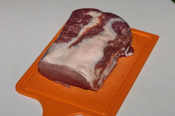 Porc Cru Pour Steak Sur Une Planche Découper — Photo
