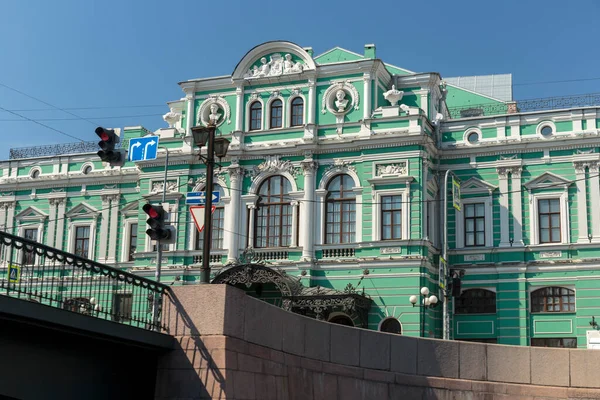 St. Petersburg, Rusya, Ağustos, 03, 2018. Bolşoy Tiyatrosu binası. BDT. Zevk teknesinden görüntü.