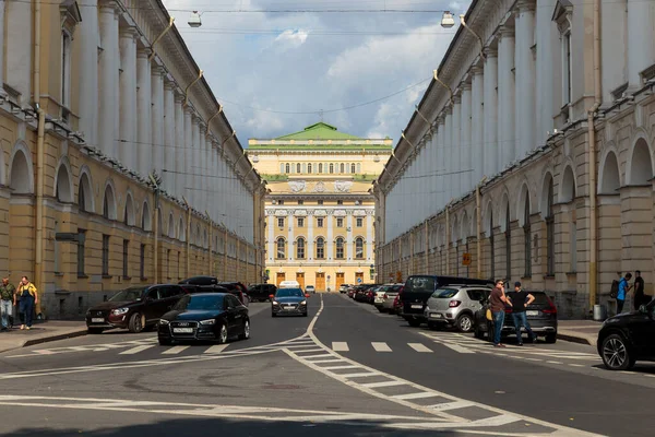 St. Petersburg, Rusya, 18 Ağustos 2018. Mimar Rossi ve İmparatorluk Alexandrinsky Tiyatrosu 'nun sokağı. UNESCO Dünya Mirası Alanı.
