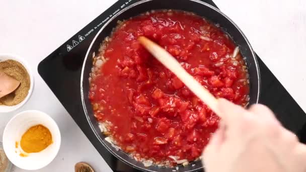 Wooden spoon stirring tomato sauce. Overhead shot — Stock Footage Wooden Spoon Stirring Tomato Sauce Overhead Shot Royalty Free Stock Video