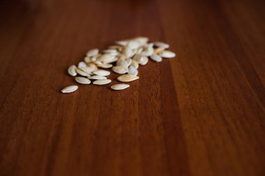 Masada kabak tohumları var.