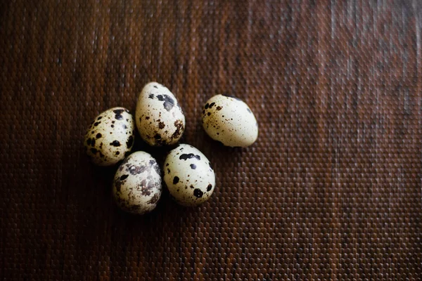 Перепелиные Яйца Столе — стоковое фото