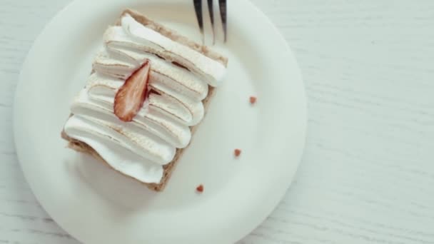 Napolyon Kek Veya Milföy Klasik Tatlı Kafede Servis — Stok video