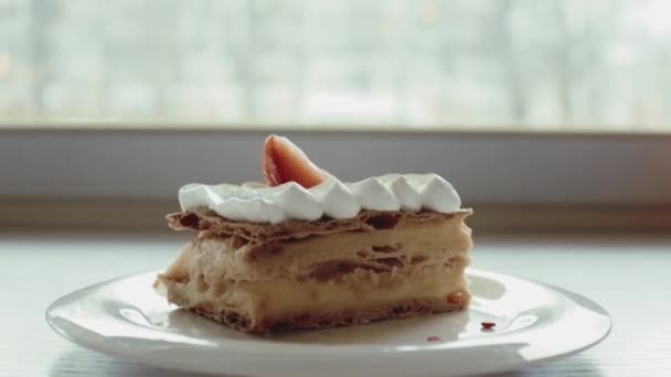 Napoleon Ciasto Lub Mille Feuille Klasyczny Deser Serwowane Kawiarni — Wideo stockowe