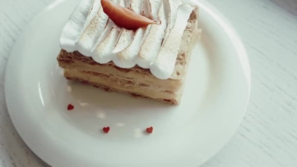 Pastel Napoleón Mille Feuille Postre Clásico Servido Cafetería — Vídeos de Stock