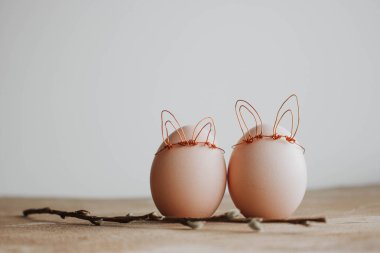 DIY Paskalya yumurta Bunny tarzı yaptı. En az Paskalya kavramı, tavşan fikir. Zanaat hipster tatil.