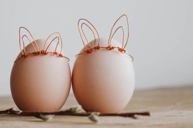 DIY Paskalya yumurta Bunny tarzı yaptı. En az Paskalya kavramı, tavşan fikir. Zanaat hipster tatil.