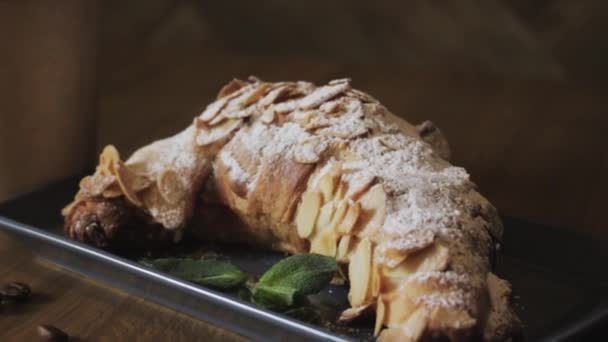 Pequeno Almoço Croissants Recém Assados Folhas Hortelã Xícara Café Tábua — Vídeo de Stock