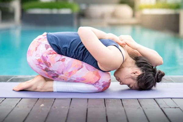 Young Asian Attractive Woman Doing Yoga Exercise Swimming Pool Pilates — Stock Photo, Image