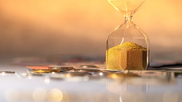 Reflection Hourglass Running Out Time Glowing Table Currency Time Investment — Stockfoto